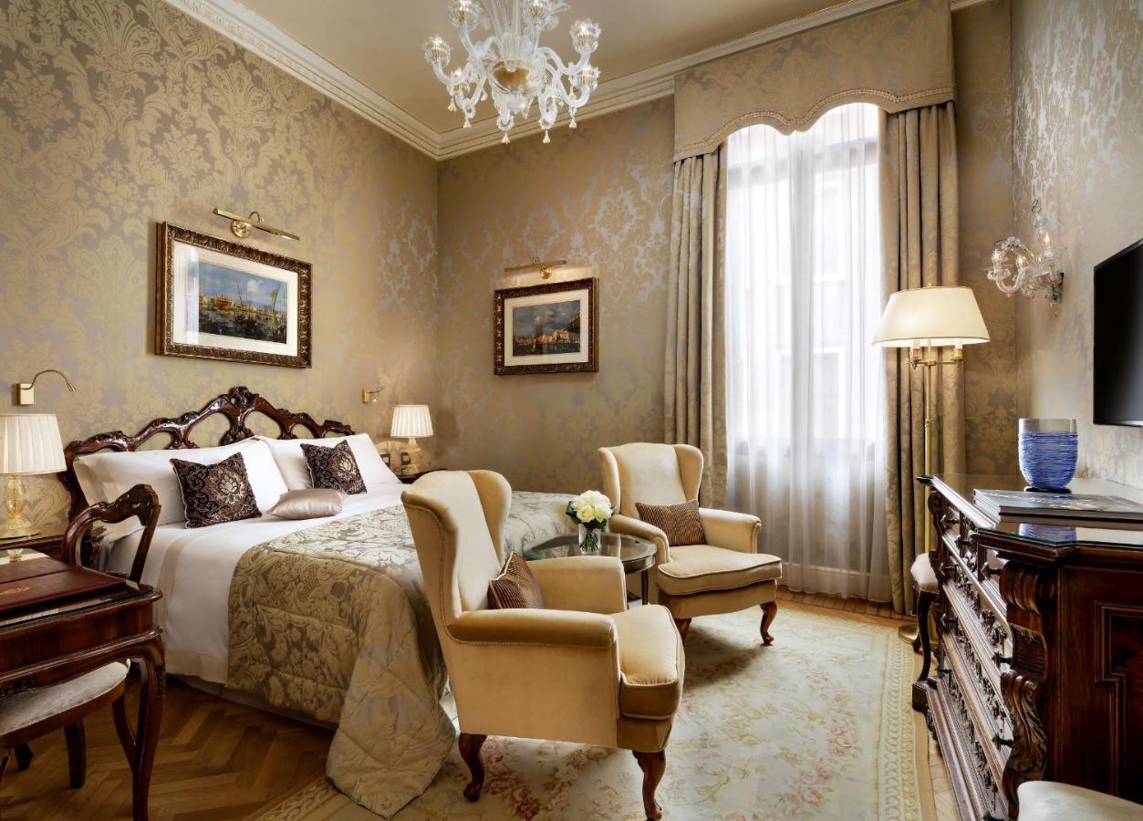 Hotel Danieli, Venice Veneza Exterior foto A room at the hotel