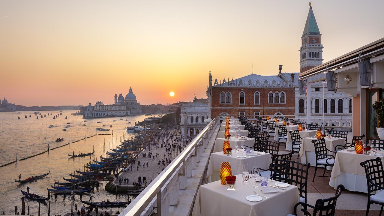 Hotel Danieli, Venice Veneza Exterior foto Sunset at the Westin Venice