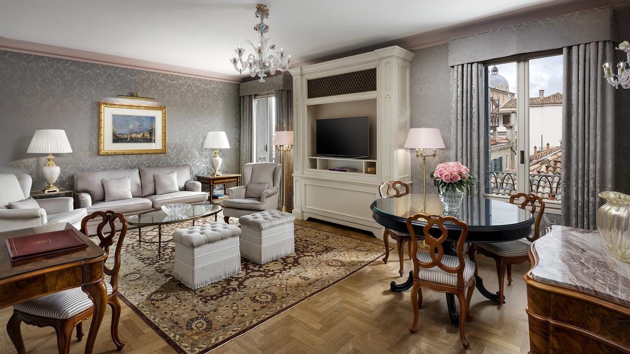 Hotel Danieli, Venice Veneza Exterior foto A suite at the Mandarin Oriental, Paris
